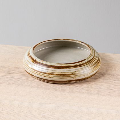 Plato Borde Curvo  24cm-Cortado Cafe y Blanco