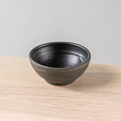 Tazon Boleado con Pata 14x6cm 12oz-Engobe Negro en espiral interior Negro Mate