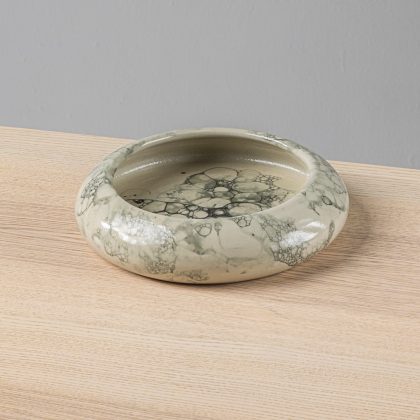 Plato Borde Curvo 24cm-Blanco Burbuja Verde